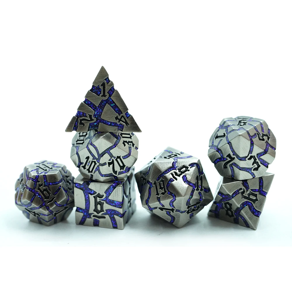 Soilseach Tionsclaíochta Crith Metal Dice Set 7 Pcs Gearrúid Zincai Dnd Dice Set do Dungeons agus Páipéir D&d Le Bosca Plastaigh