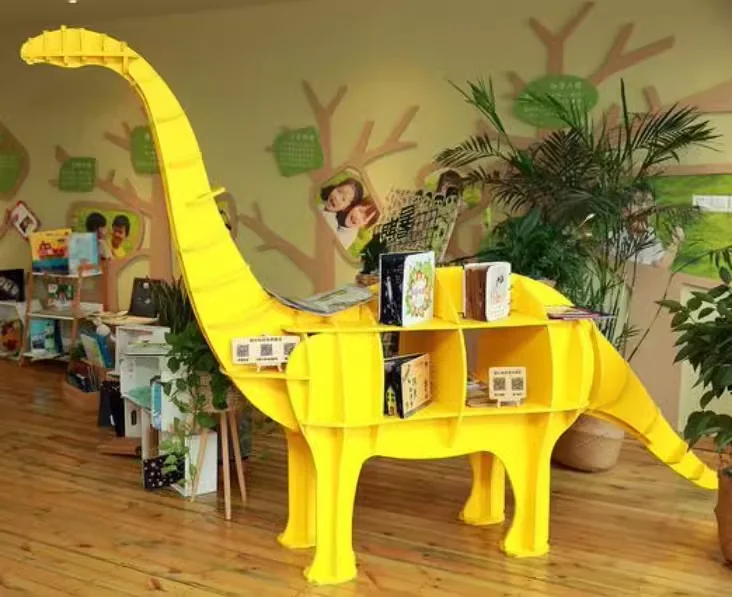 Chiquitos Creative Animal-Modelled Wooden Display Shelf for School Library Bookshelves Exhibition Hall Shop Window Decoration