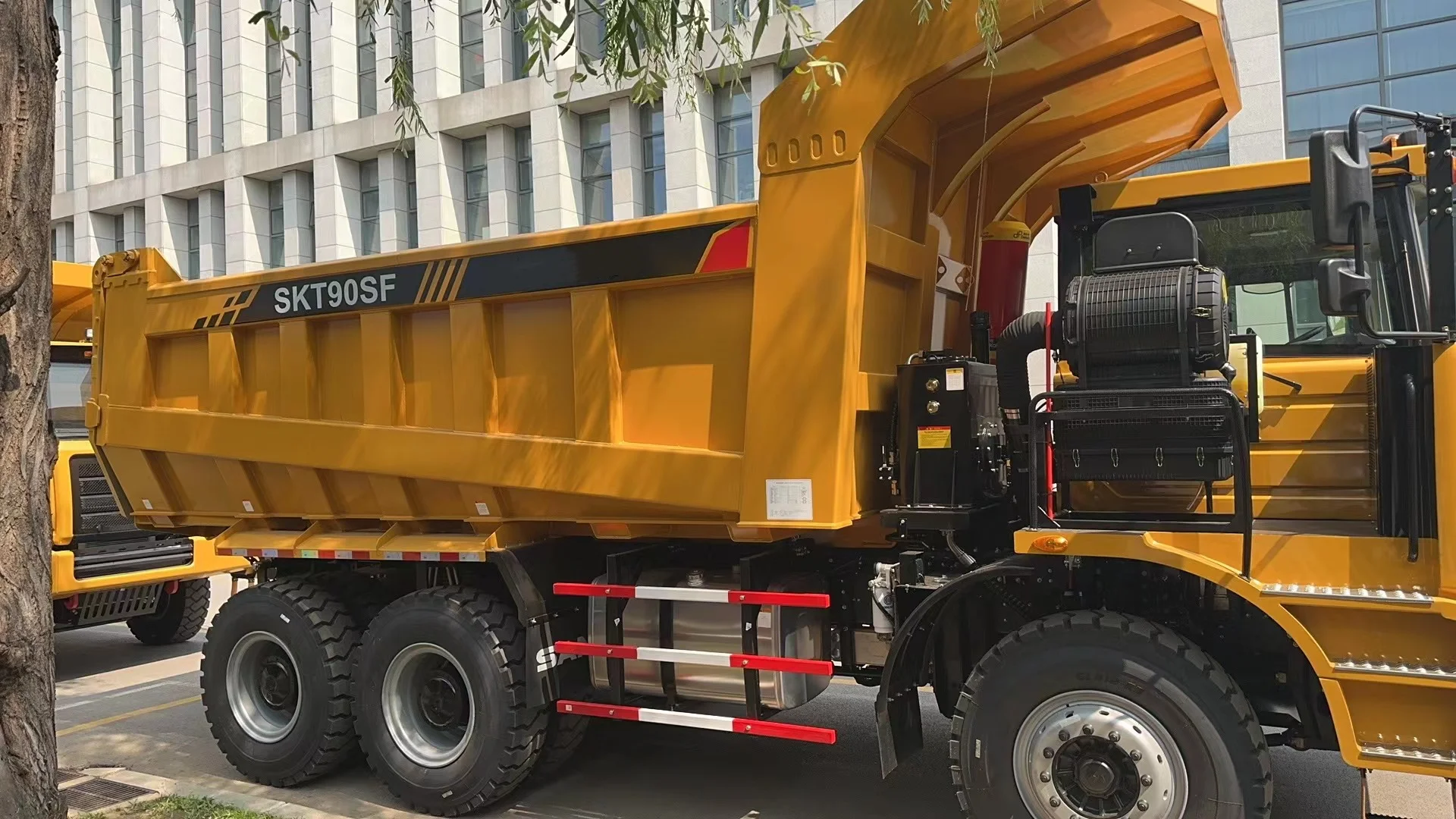 camion Otsun様 50 Ton off Road Mining Dump Truck SK90S - Top Seller in Uganda