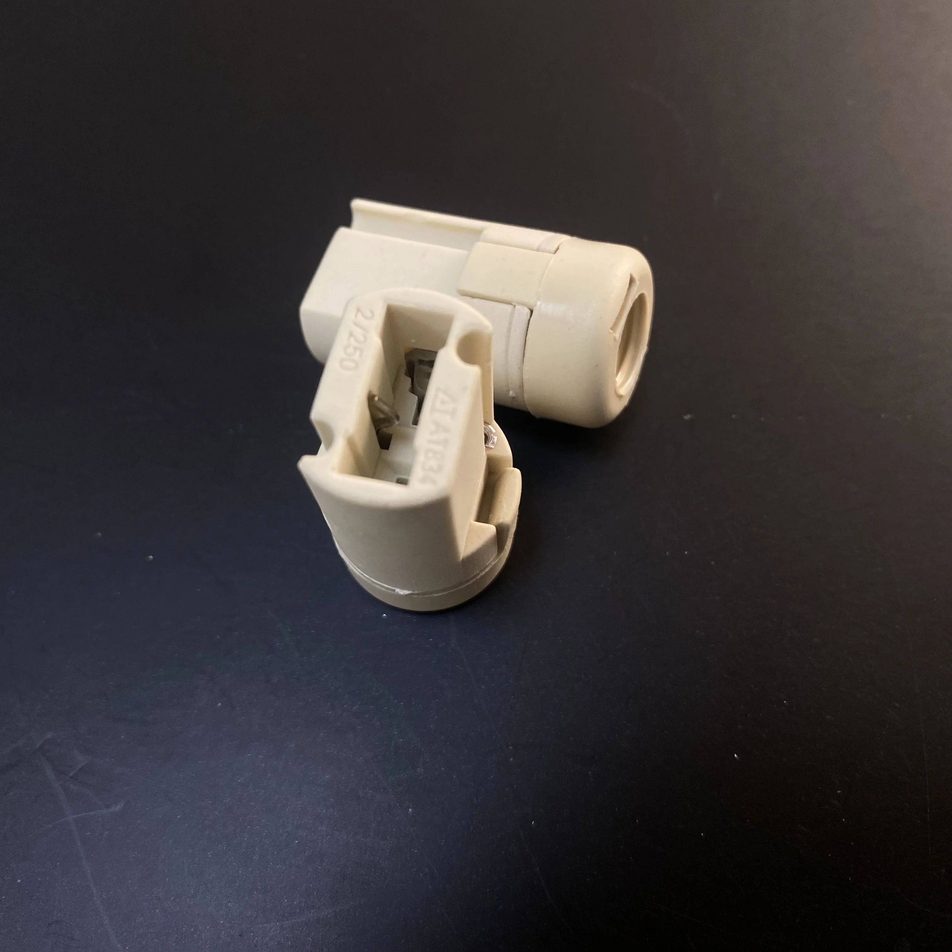 Ceramic / Porcelain G9 Halogen Lampholder with Cap