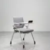 Silla de formación con ruedas y tablero de escritura