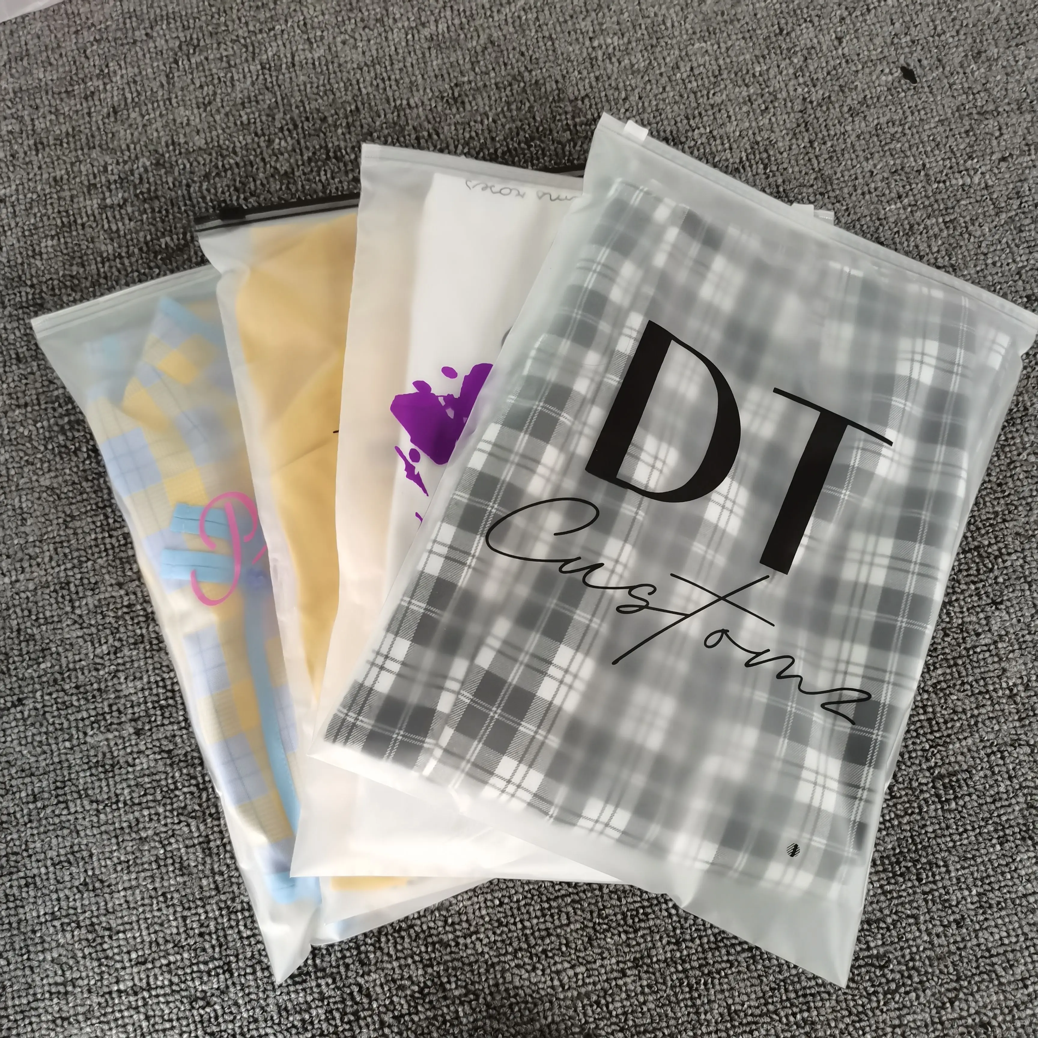 High Quality Frosted Waterproof Custom Size Waterproof Zipper Bag Packaging Bags Zipper Plastic Bag