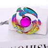 Caja de lata pionera de tres hojas, llena de color.