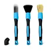 3 pinceles de color azul.