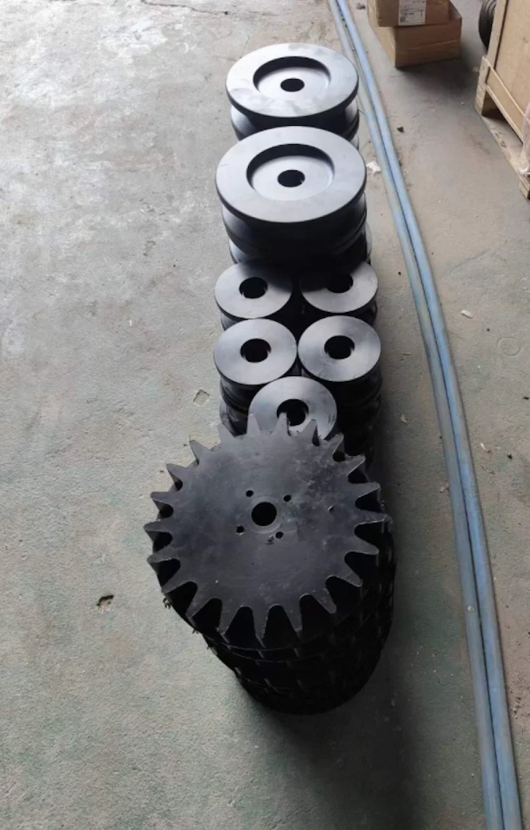 Robot Rubber Track Small Rubber Crawler Sprocket Wheels for Amphibious Tracked Vehicle Rubber Tracked Chassis