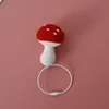Petits pains aux champignons rouges colorés