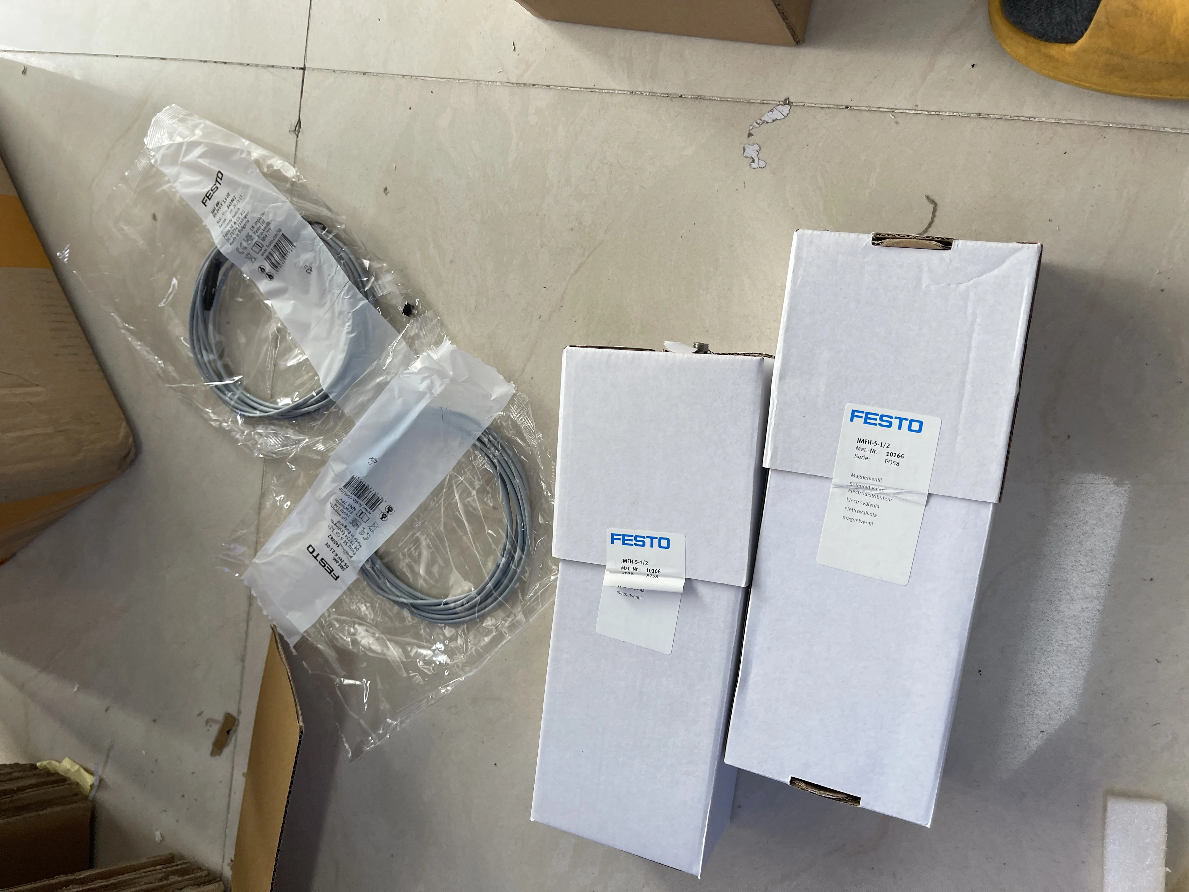 Festo Magnetic Valve & Connecting Cable MFH-5-1/2