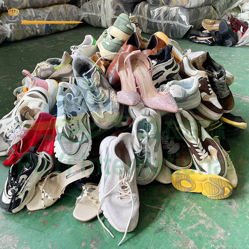 Venta al por mayor a granel de zapatos usados mixtos en Sudáfrica