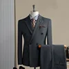 Abito e pantaloni a righe grigio scuro