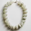 Collana in riso bianco grigio chiaro