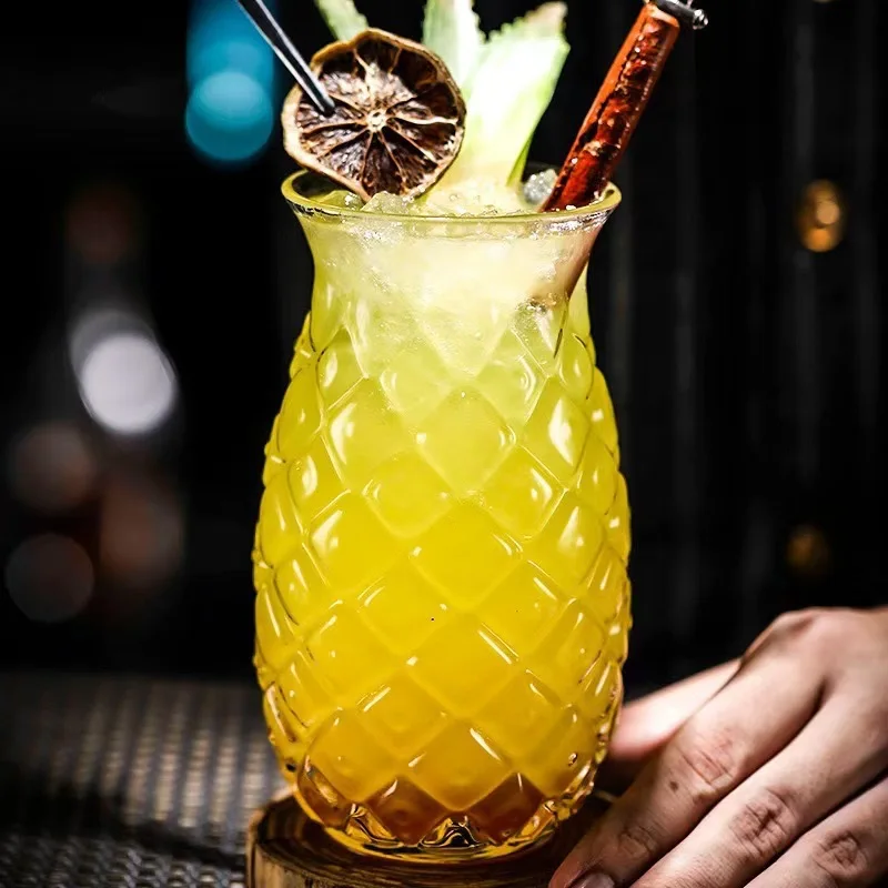 Modern Style Embossed Grid Pattern Transparent Pineapple Cup Creative Cocktail Glass for Parties for Wine & Juice Drinking