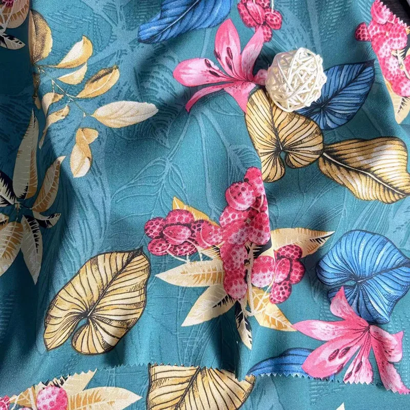 Высокоплотная гладкая ткань из вискозы с цифровым принтом