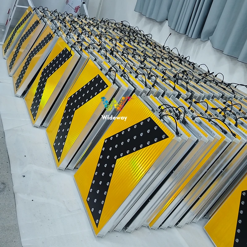 LED Left or Right Roadside Indication Flashing Solar Sign LED Reflective Solar Aluminum Arrow Traffic Sign