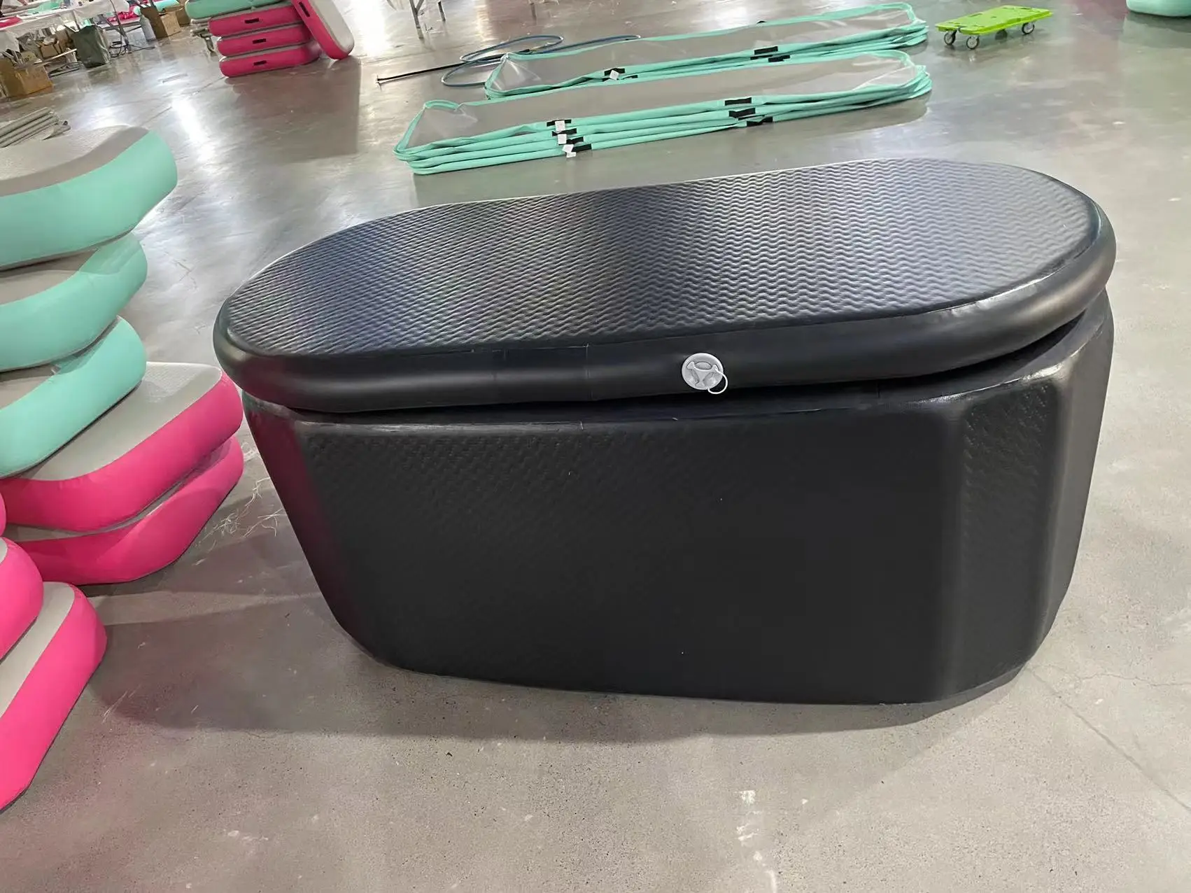 Inflatable Ice Bath Tub Recovery Black Pod Cold Therapy Tub Insulated Portable Ice Tub With