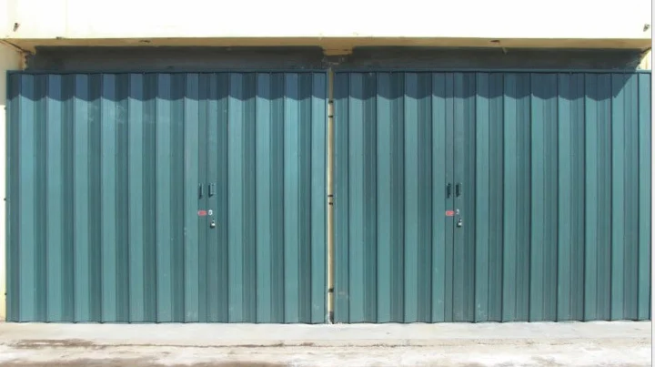 China Accordion Shutter Folding Sliding Door with Locks for Outdoor