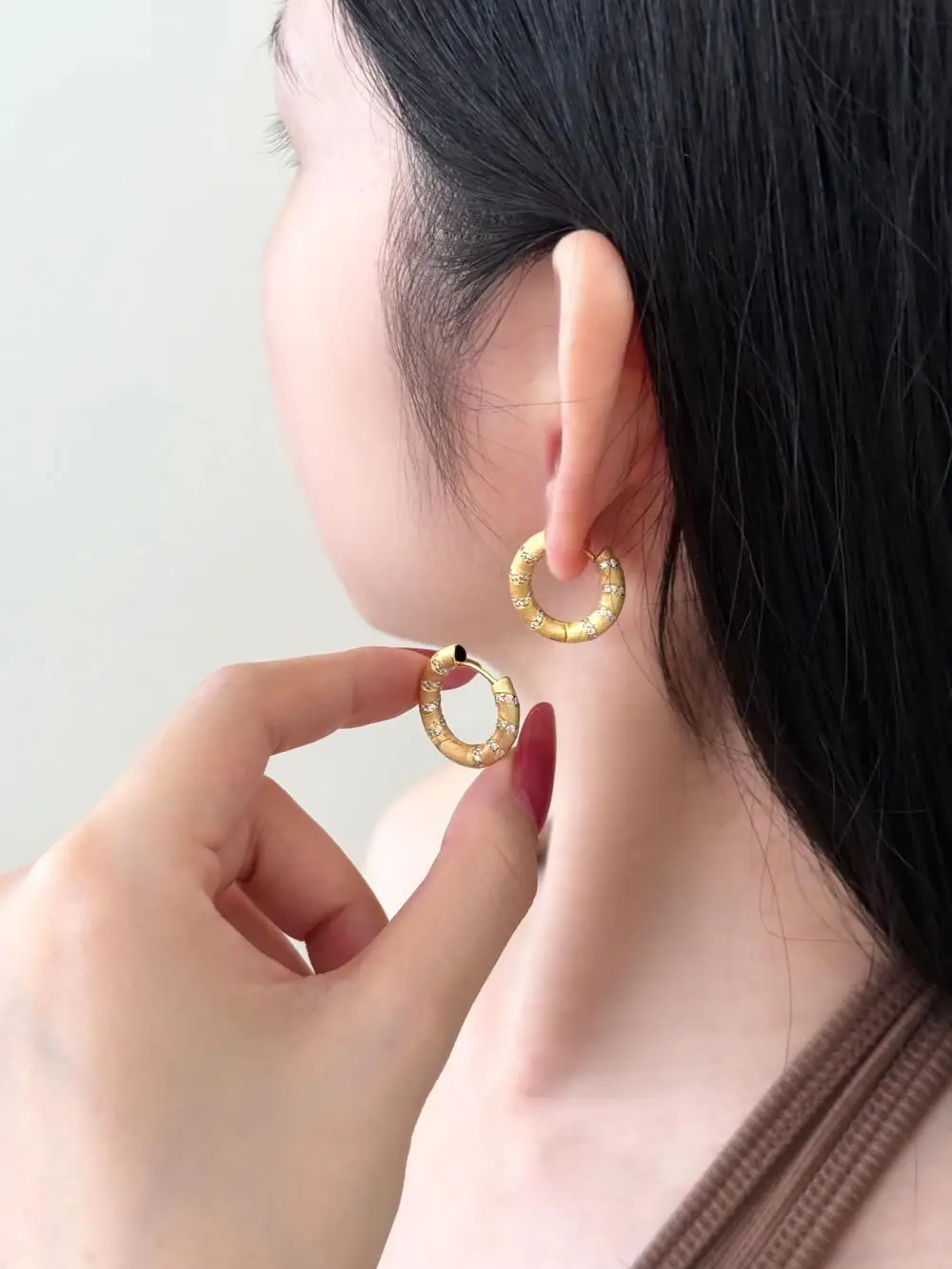 KAKODIY 18K Gold Plate Clasp Stud Earrings Luxury Jewelry Stud Earrings Sterling Silver Women's Stud Earrings 925 detail 2