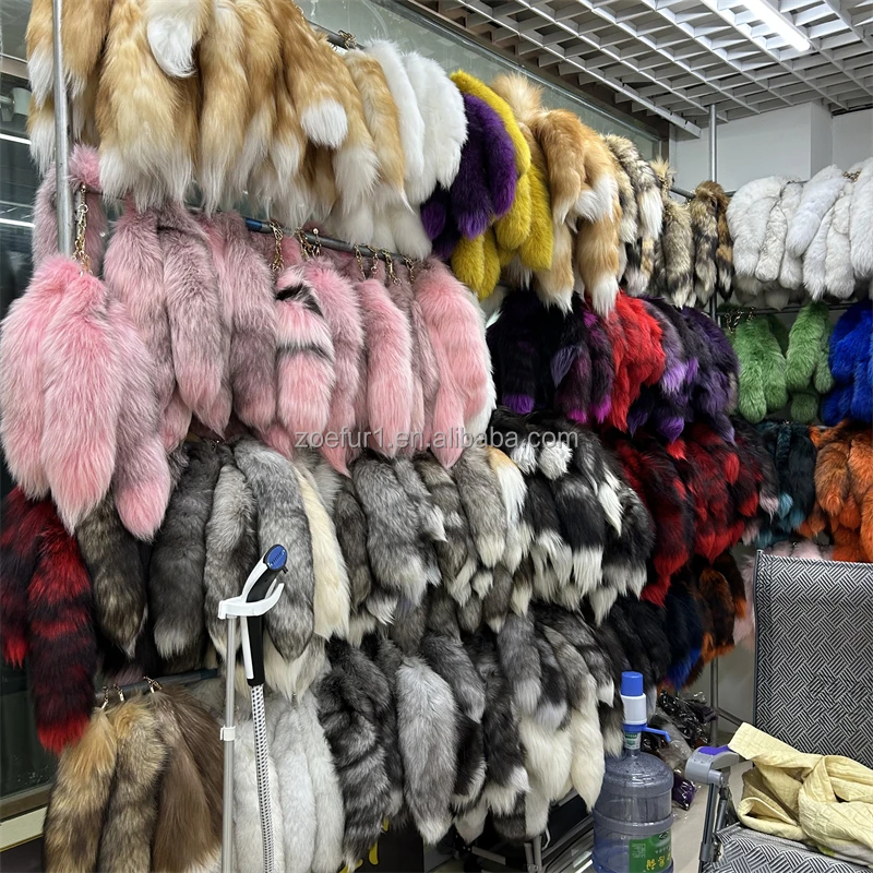 Factory Wholesale Real Fluffy Fox Tail Keychain Detachable Metal