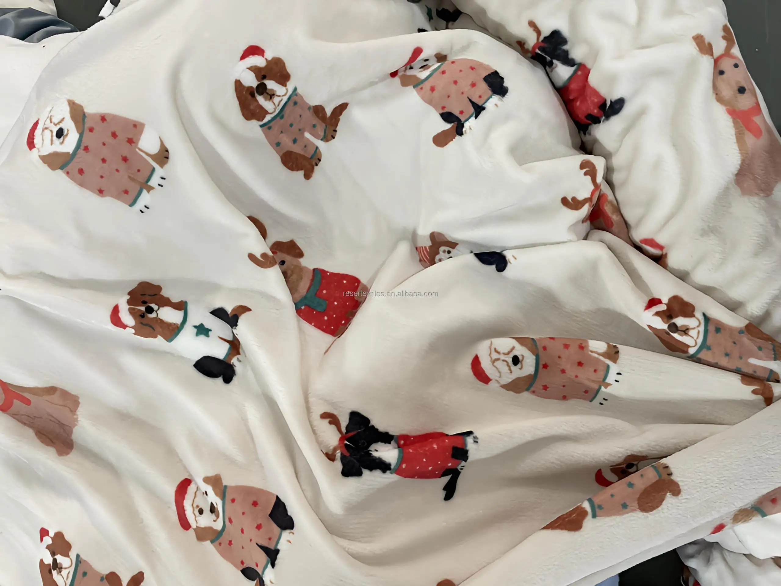 Ultra-Plush 50 X 60 Inch Comfort Velvet Christmas Reindeer Printed Knitted Fleece Throw 100% Polyester for Winter Holidays