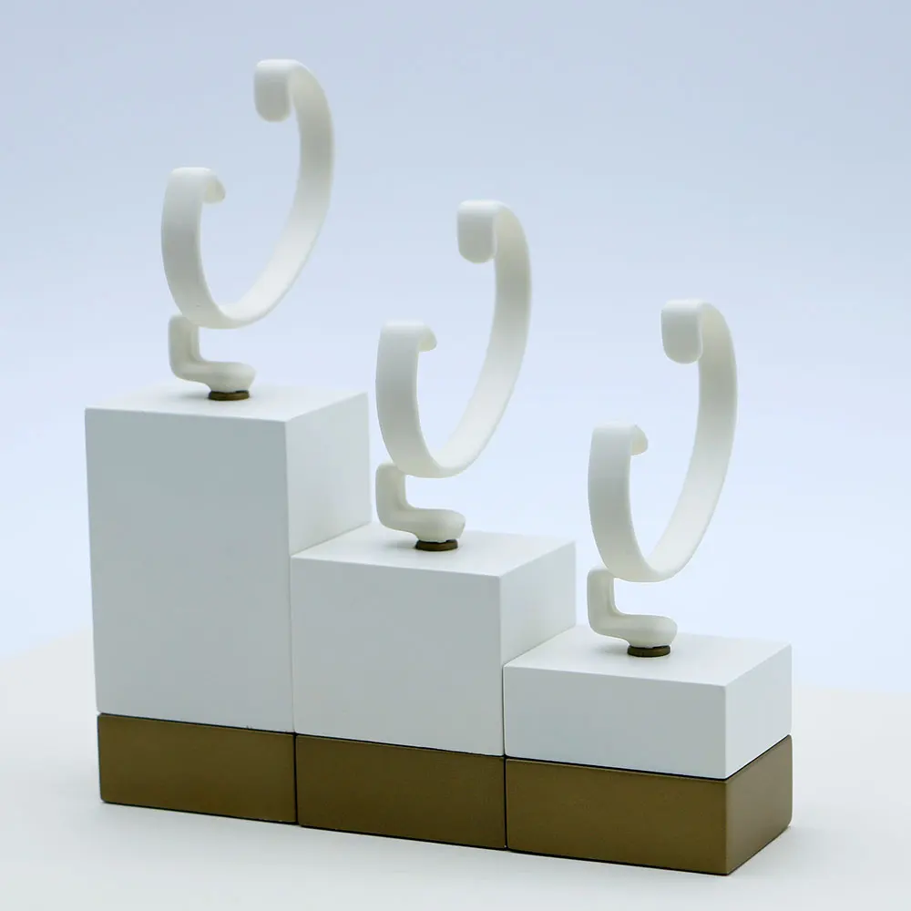 Simple Counter Display Stand Gum Dipping Props Accessories - Vertical C-Ring Holder for Women's Wrist Watches