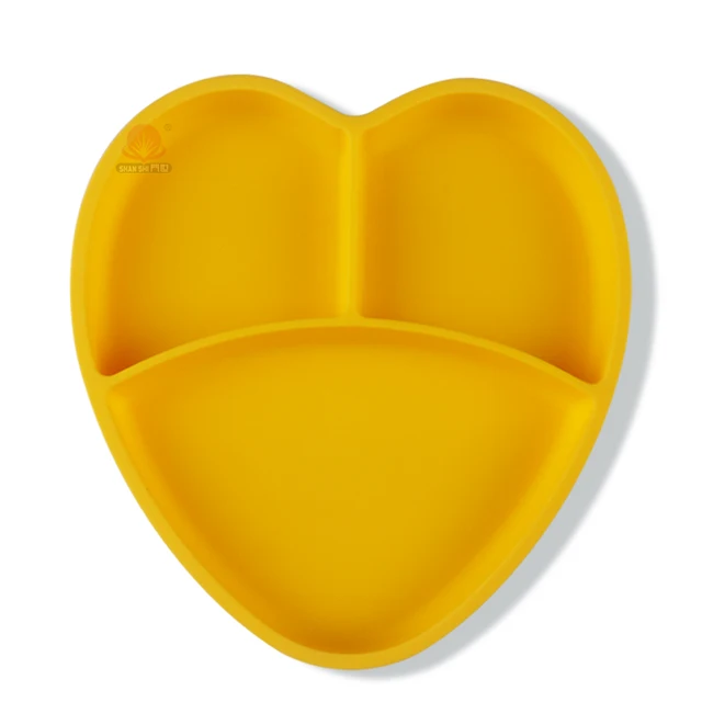 Wholesale Food-grade Heart-shape Suction Kids three-compartment Feeding Plate Silicone Dinner Plate