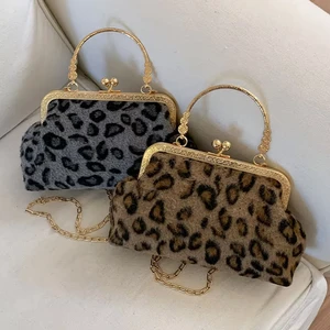 Korean Version Shoulder Bag with Chain 2026 New Retro Leopard Print Handbag Fashionable Shell Shaped Crossbody Bag