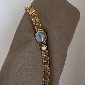 2026 New Designed Women's Watch Blue Dial Fashionable and Exquisite Design Charm Women's Quartz Watch