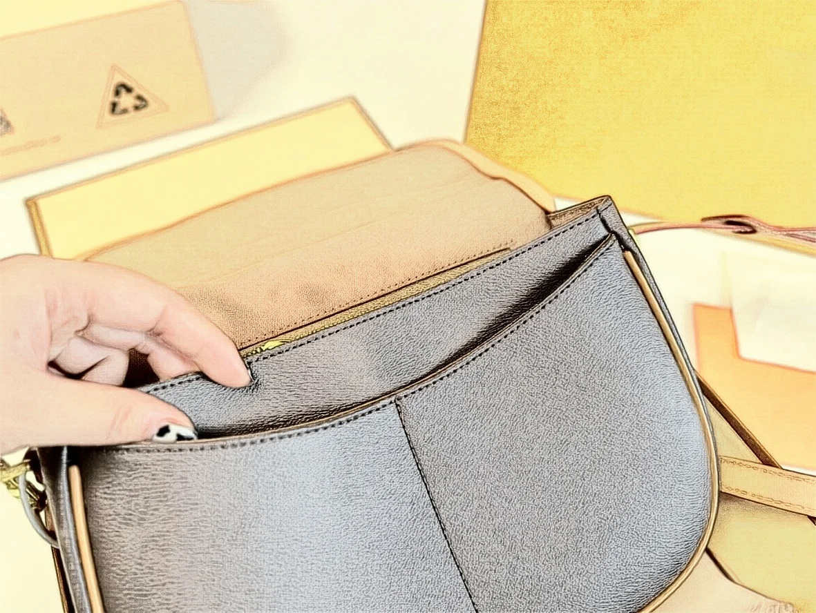 Women’s European-American Vintage Retro Print Tote Bag Closure Large Capacity Stylish Textured PU Soft Leather Acrylic
