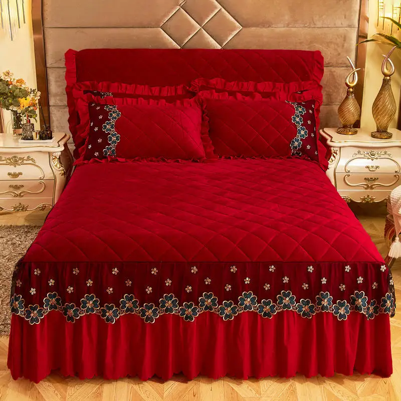American Style Red Velvet Cotton Embroidered Quilted Bed Covers For