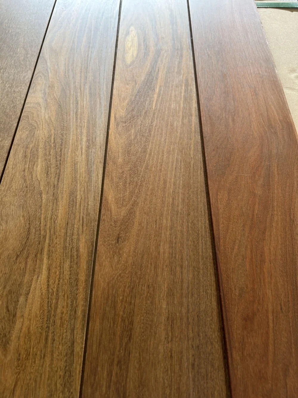 Revestimento de Madeira Real em Ipe Brasileiro com Acabamento Oleado para  Paredes Externas, image size:1000x1333