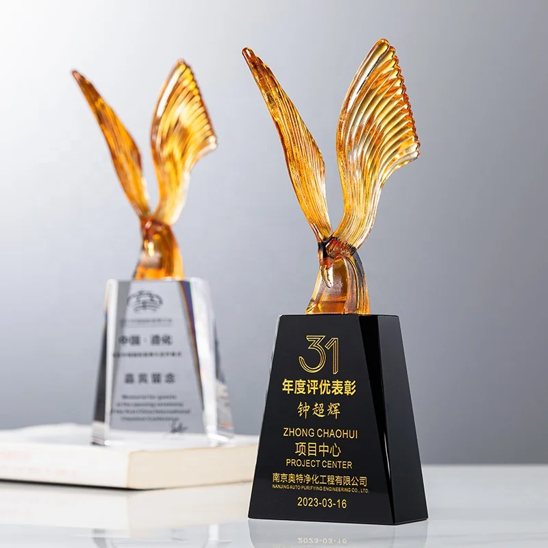 2024  Eagle Shape Color Glaze trophy champion award Professional Manufacturer glass trophy for Creative Eventsts Souvenirs gift