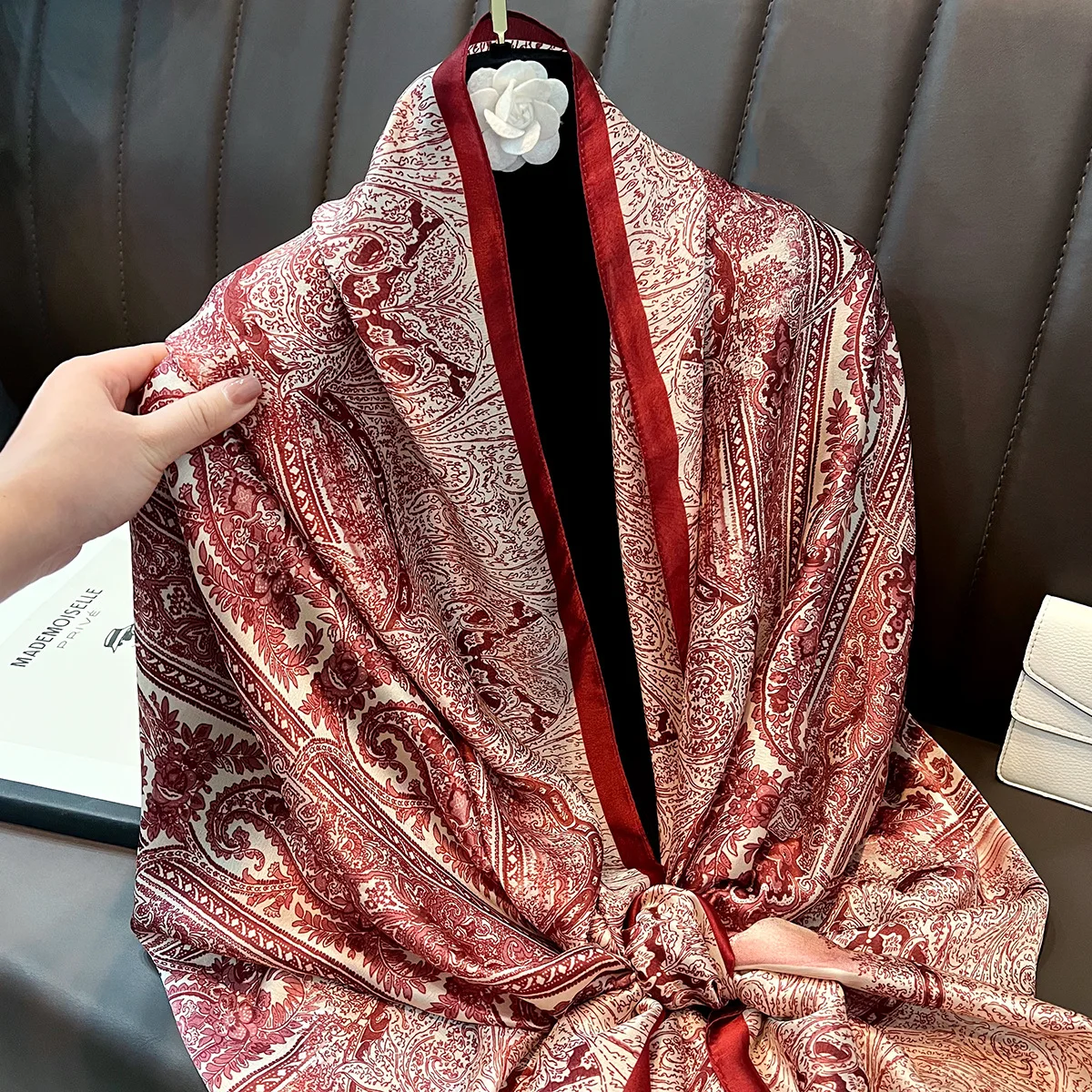 eaphi INDIA PATTERN SATIN SCARF ベージュ Eaphi INDIA PATTERN SATIN