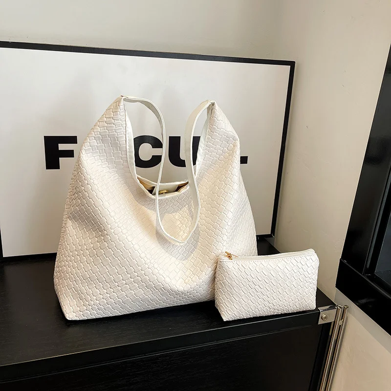 Embossed Pu Leather Big Capacity Women Tote Handbags with Hasps Closure