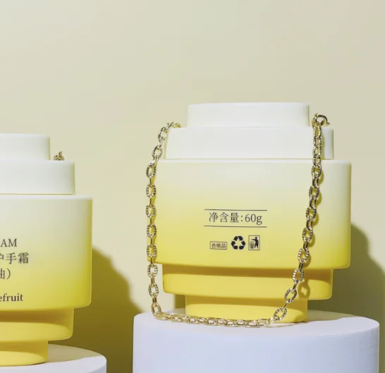 Custom Squeeze Sunscreen Packaging with Chain 50g PE Lotion Bottle Cosmetic Packaging Bottle