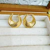About 2.6g a pair of earrings