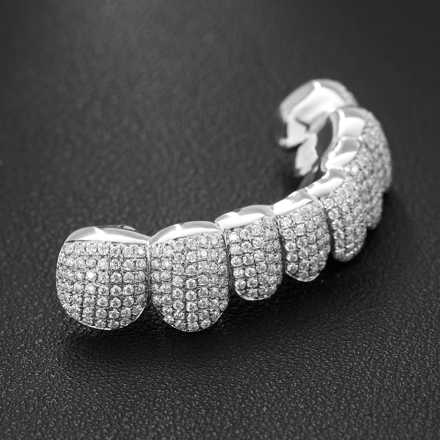 Customize Hip Hop Iced Out Teeth Grillz 14/18k Gold Platinum Plated Grillz Fangs Rapper Mouth