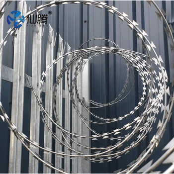 High Security Concertina  Anti Climb Razor Barbed Wire  on Fence for protection