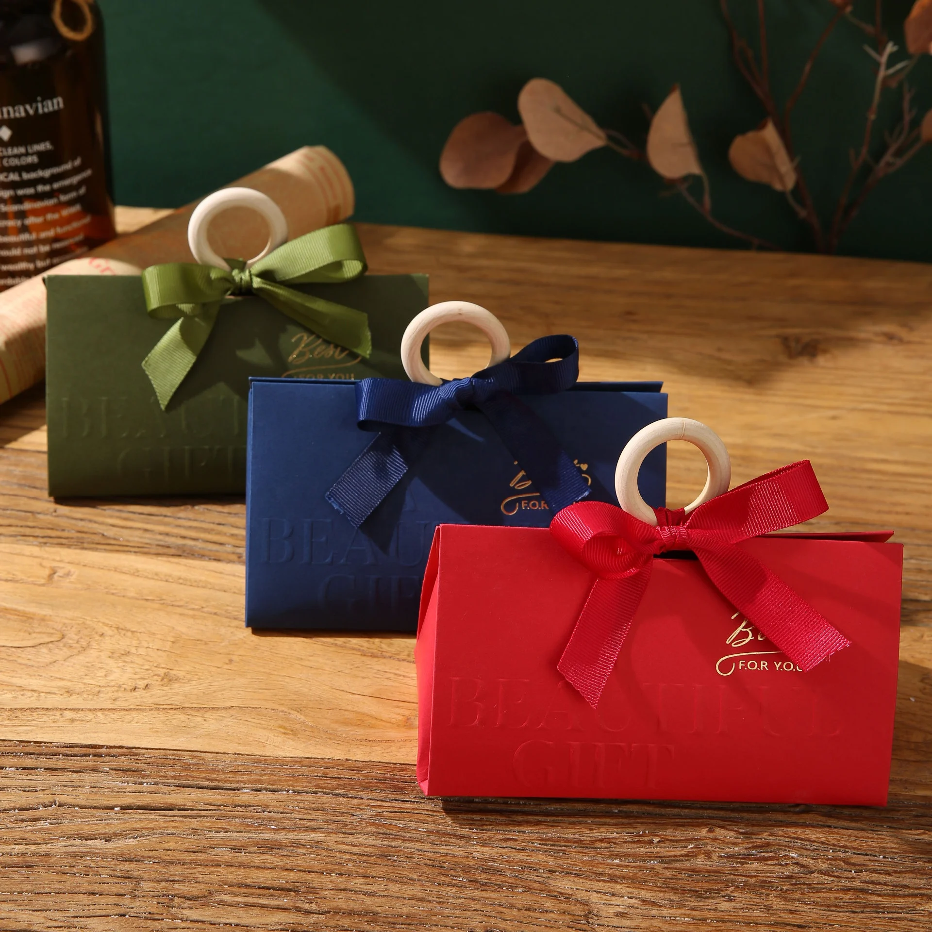 Luxury Triangle High End Handle Packaging Box Kraft Paper Wedding Collapsible Candy Box