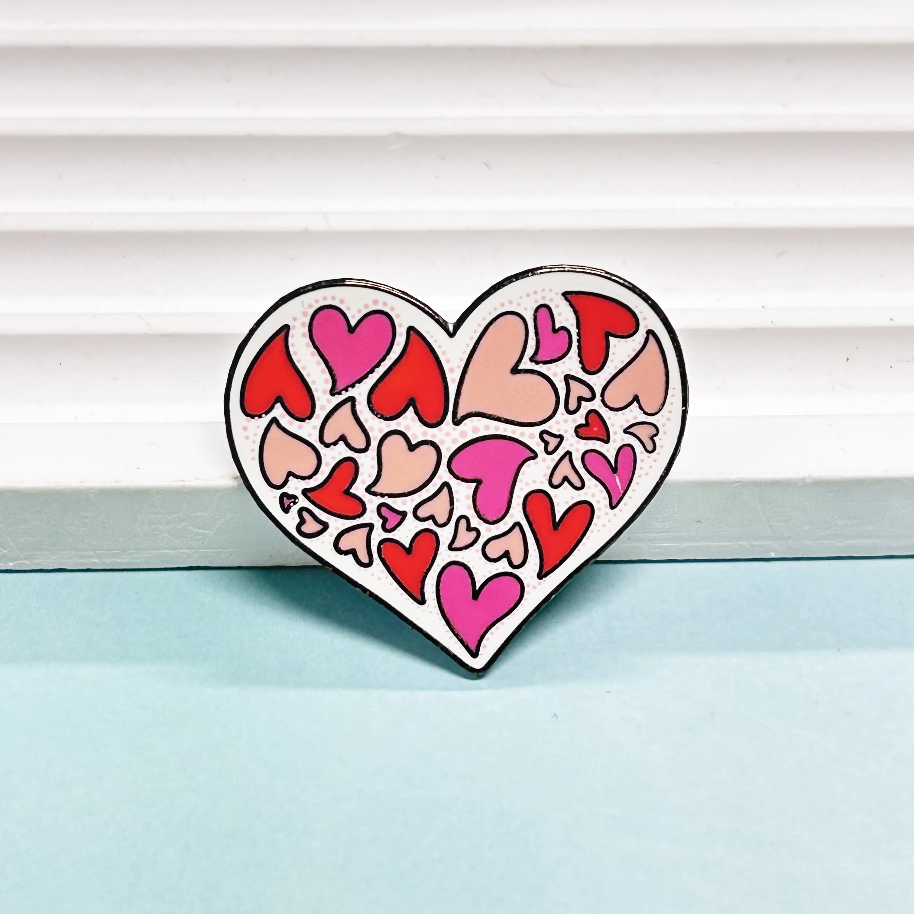 15 years experience china manufacturers custom cute heart shape high quality glitter soft enamel pin factory