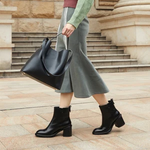 OEM ODM Classic Genuine Leather Walking Style Soft Leather chelsea Boots for Women Ankle Boots Factory