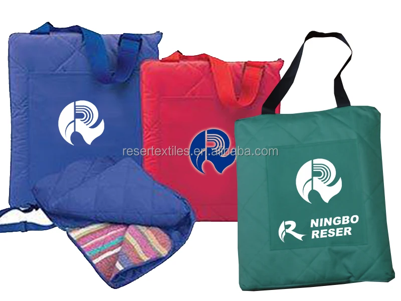 Premium Outdoor 100% Polyester Water-Resistant Stripe Knitted Style Portable 3Ply Lightweight Customizable Picnic Blanket for