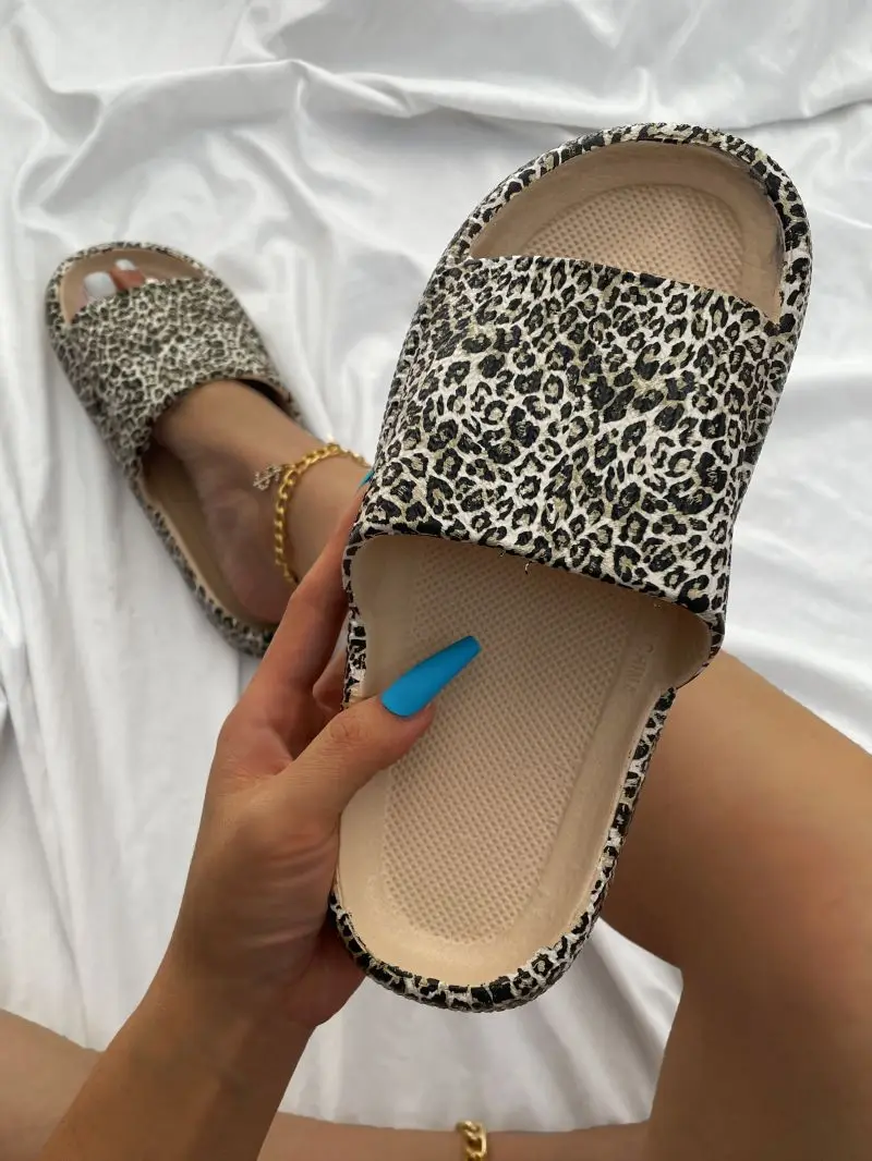 Sandalias De Playa Suaves Y Cómodas Con Logo Popular Para Verano,Zapatillas  Informales De Ocio - Buy Cómodo Sandalia De Playa,Venta Al Por Mayor  Zapatilla Unisex,Sandalias Mujer Product on Alibaba.com