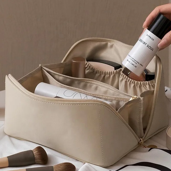 Производитель на заказ новый дизайн уникальная портативная Водонепроницаемая Женская однотонная мягкая косметичка из искусственной кожи для