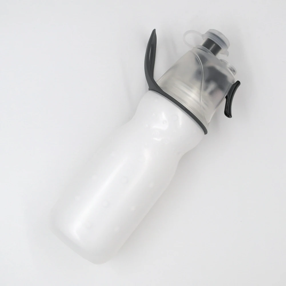 New 590ml Colorful LDPE Spray Cool Summer Sport Water Bottle