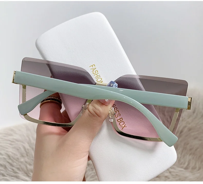 150 New Women Eyewear Rimless Trendy Sunglasses Large Square Sunglasses Personalized Glasses Retro Designer Fashion Sunglasses