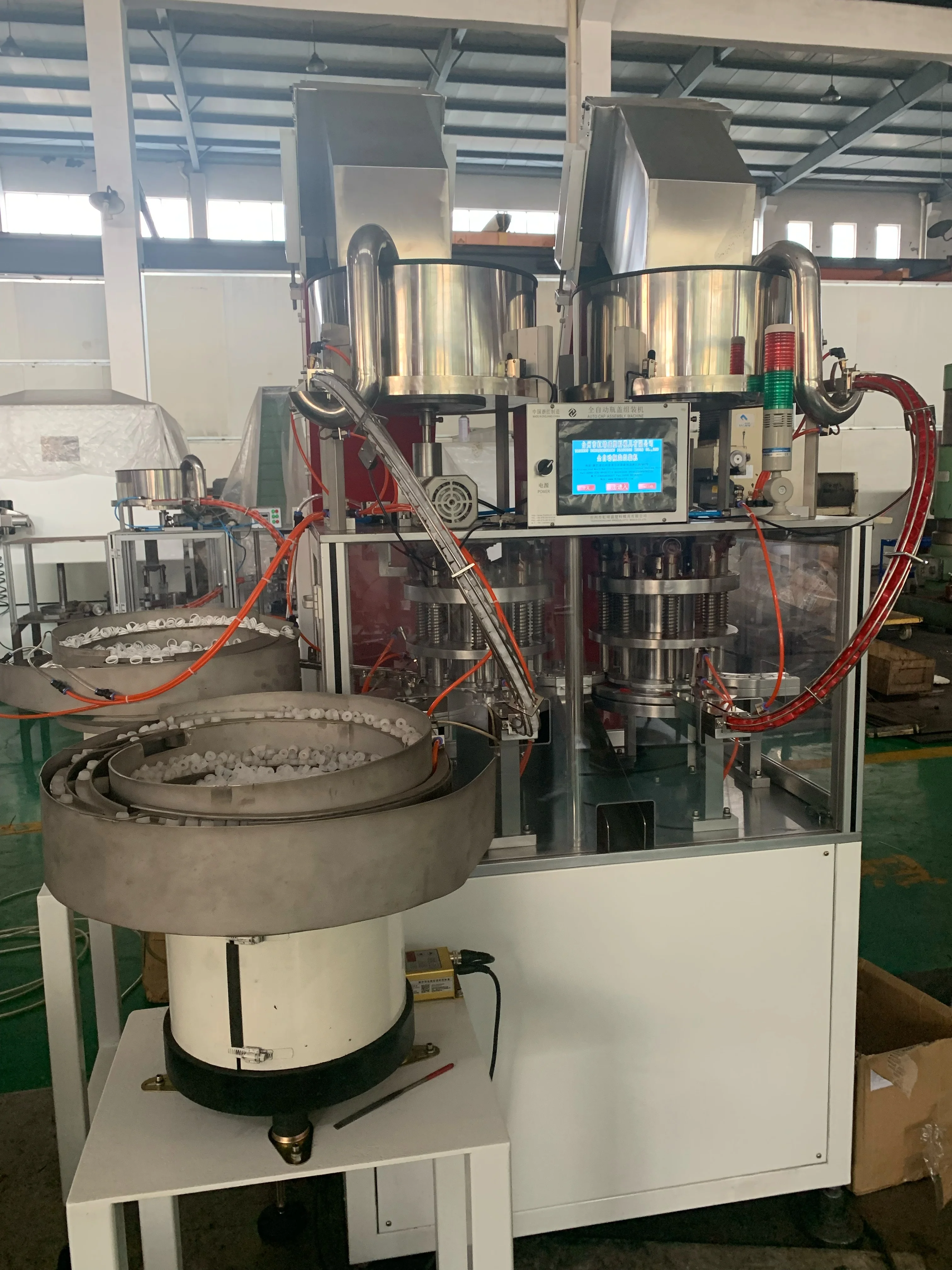 Automatic Put Liner and Safe Ring and Plug Into Cap Capping Assembly Machine Totally Four Parts Assembling