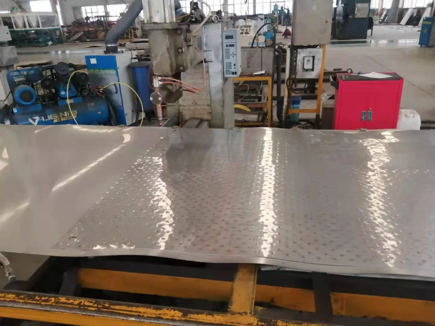 Грузовик для транспортировки овечьего молока на 8000 литров из Кении