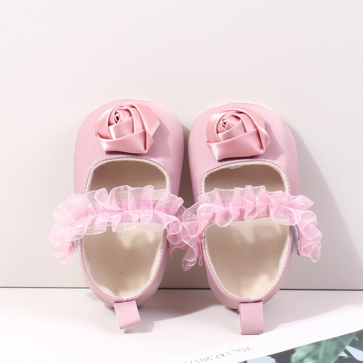 Unisex Baby Party Shoes with Beautiful Flower Breathable Sandal for Spring and Summer Light and Flat Design details