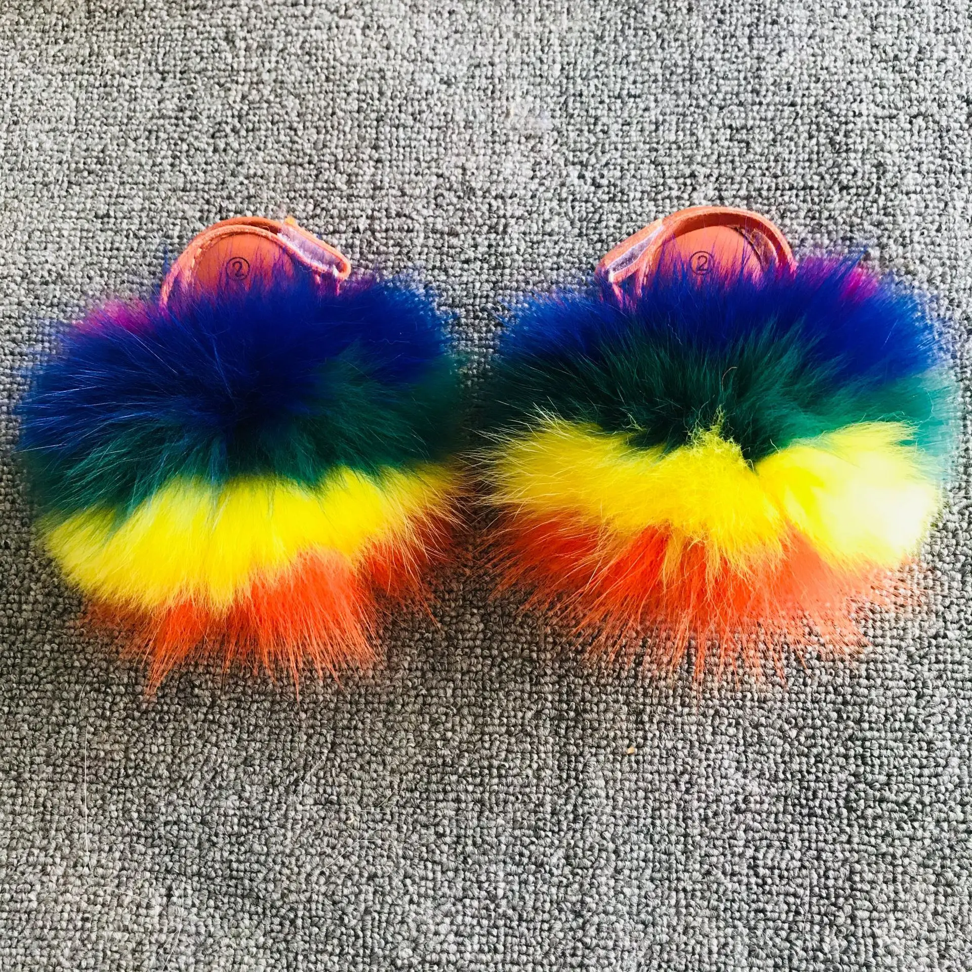 Детские шлепанцы на ремешке, радужные меховые сандалии, мех лисы, пушистый мех енота, шлепанцы, симпатичные меховые Тапочки