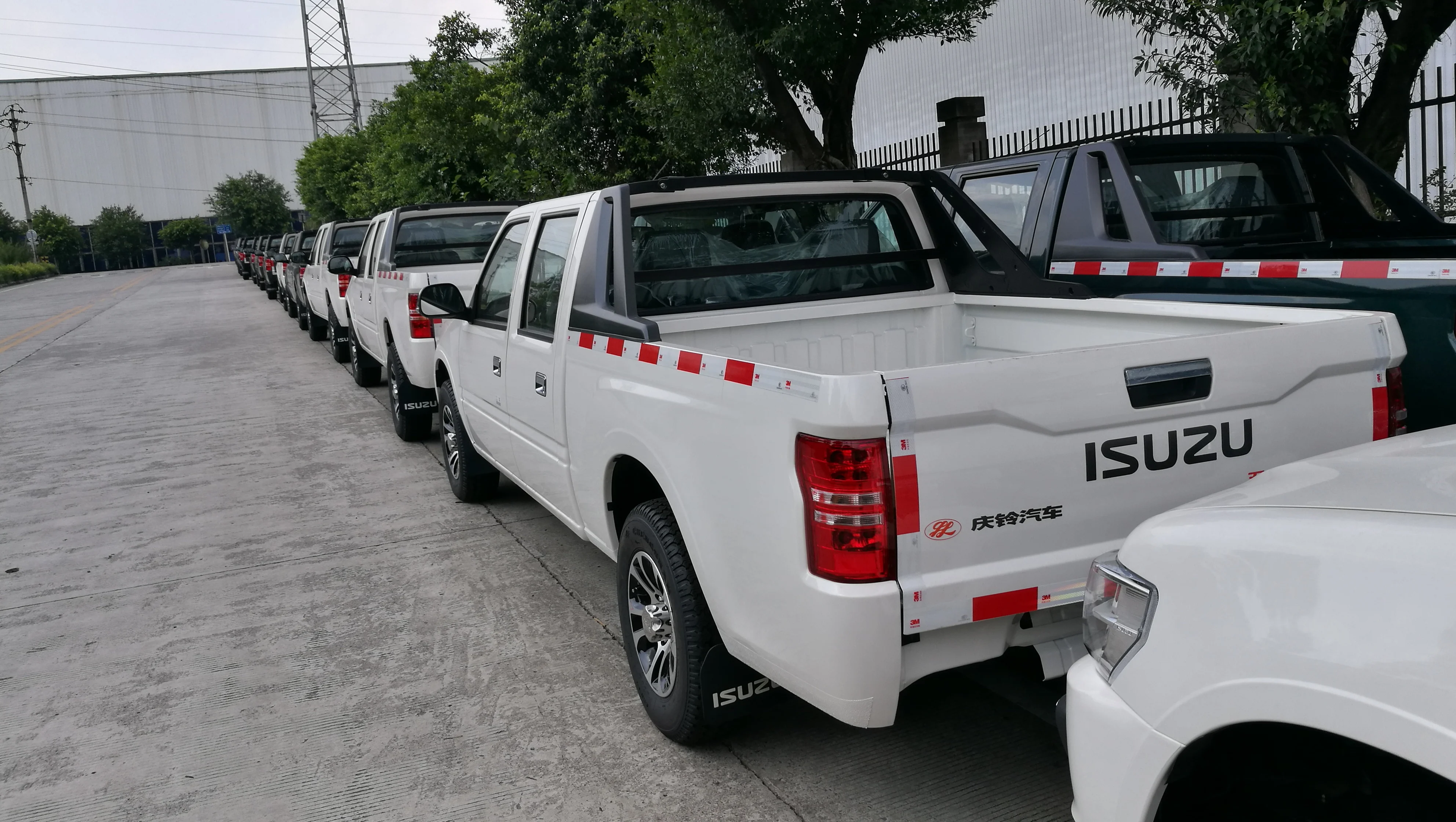 ISUZU Pickup Truck - Efficient Diesel for Logistics