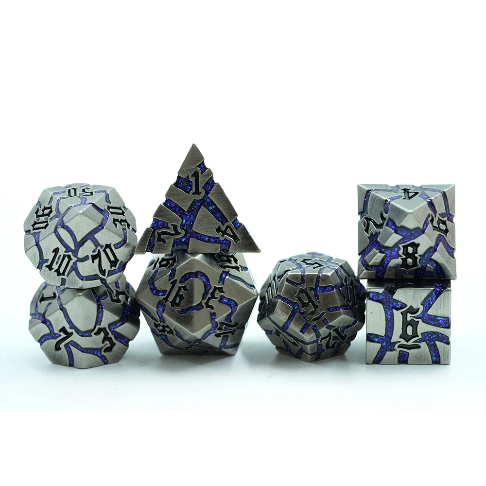Vendita all'ingrosso di fabbrica Set di dadi in metallo rotto 7 pezzi in lega di zinco Set di dadi Dnd per Dungeons and Dragons D&D con scatola di plastica